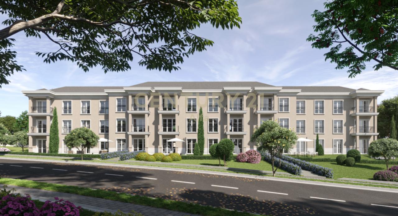 Shitet apartament 2+1+2 me oborr tek Rolling Hills Liqeni!