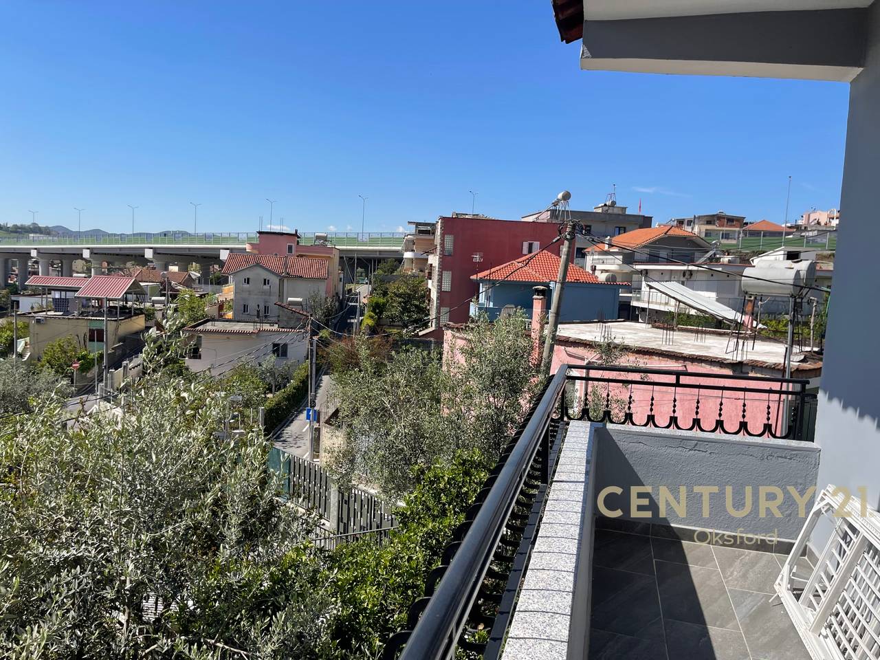 PËR SHITJE: VILË 2-KATËSHE + PARKING NË KATIN TOKË DHE OBORR – SHKOZË, TIRANË