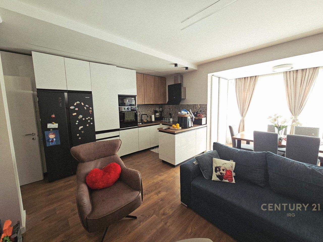🏠 Apartament 2+1 për Shitje
📍 kodra e diellit, siper unazes prane Big Market
