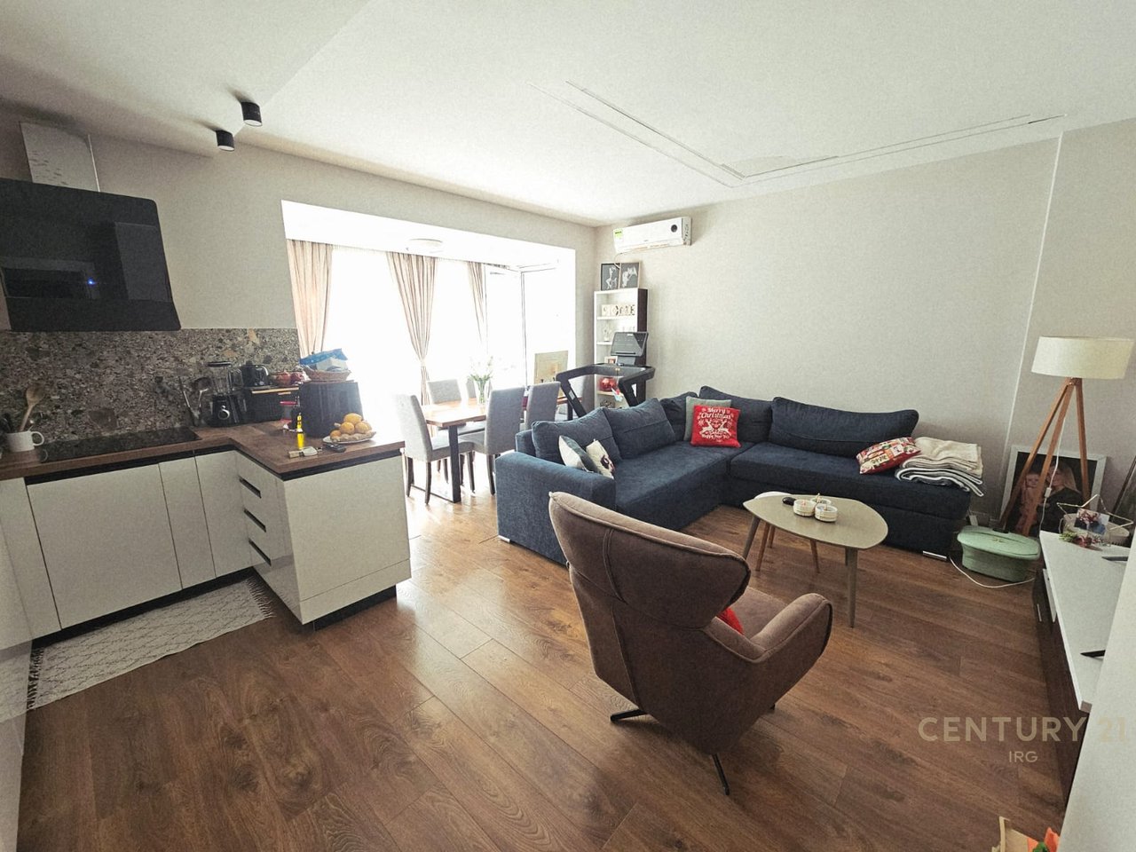 🏠 Apartament 2+1 për Shitje
📍 kodra e diellit, siper unazes prane Big Market