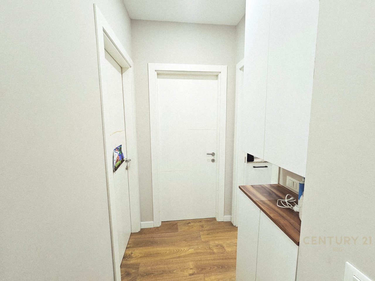 🏠 Apartament 2+1 për Shitje
📍 kodra e diellit, siper unazes prane Big Market