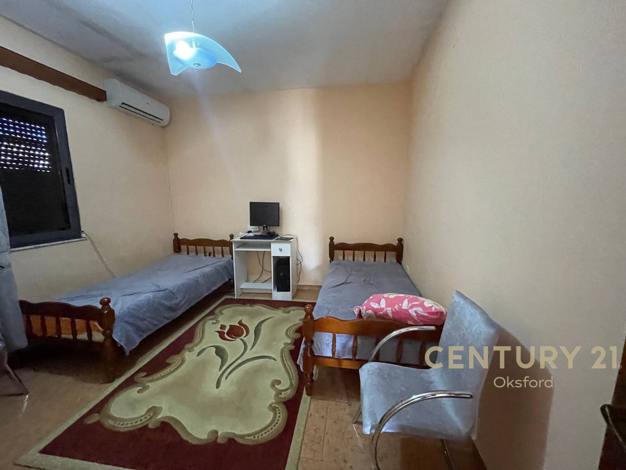 PËR SHITJE: VILË 2-KATËSHE + PARKING NË KATIN TOKË DHE OBORR – SHKOZË, TIRANË