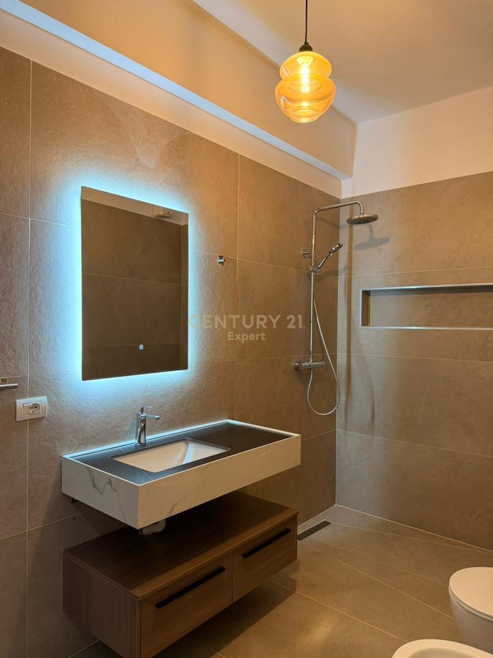 Japim me qira apartament 1+1 prane Brrylit!