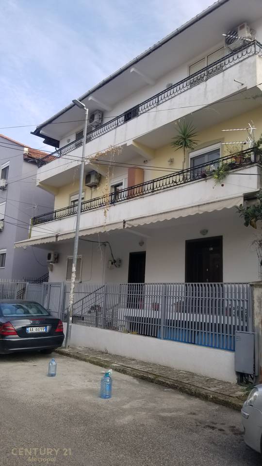 SHITET Kati 1 i nje vile 4+1 ne selite