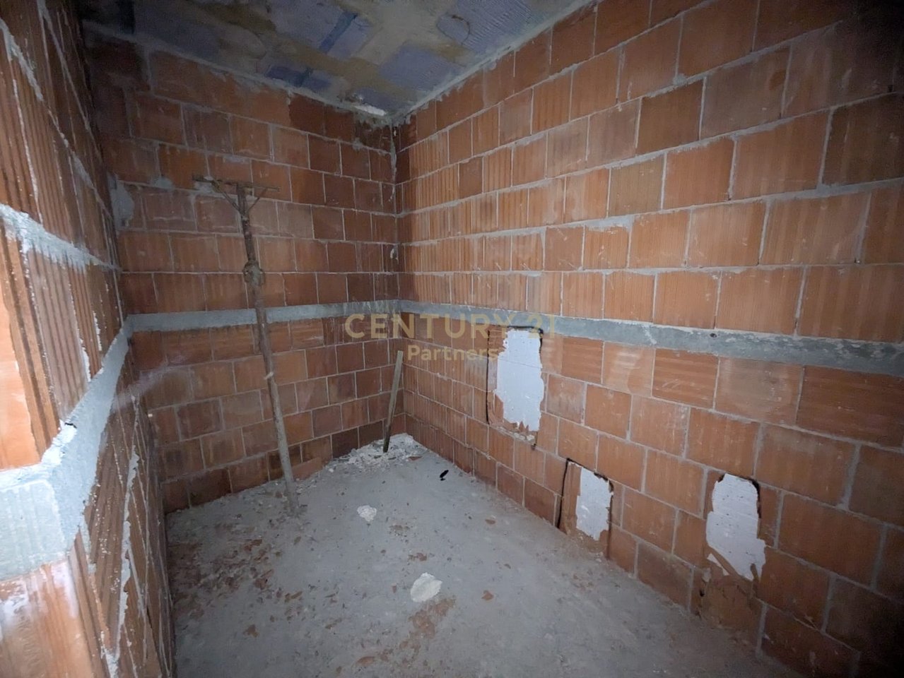 APARTAMENT 2+1+2 PER SHITJE NE RRUGEN JORDAN MISJA TIRANE