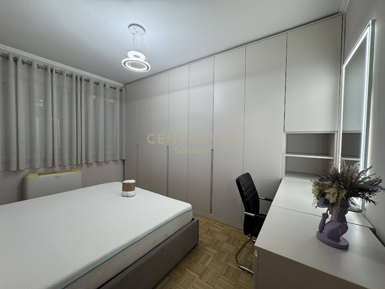 JAPIM ME QIRA 2+1 PRANE POSTES NR. 8