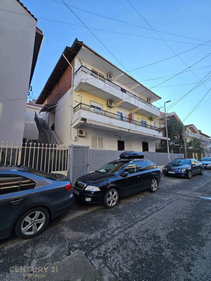 SHITET Kati 1 i nje vile 4+1 ne zonen e vilave te selites