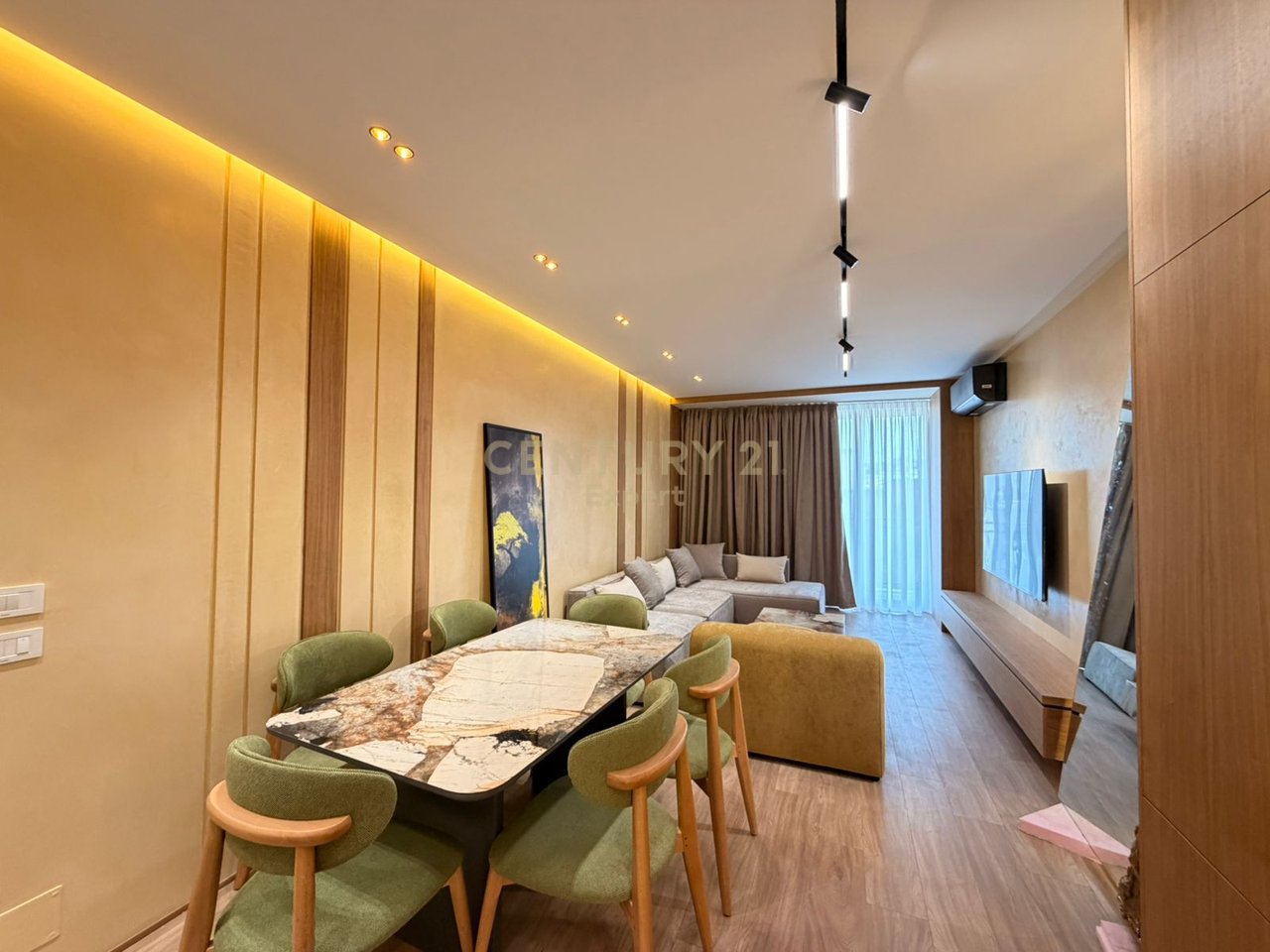 Appartamento 2+1+2+PP in affitto al Golden Tower, via Mine Peza, Tirana