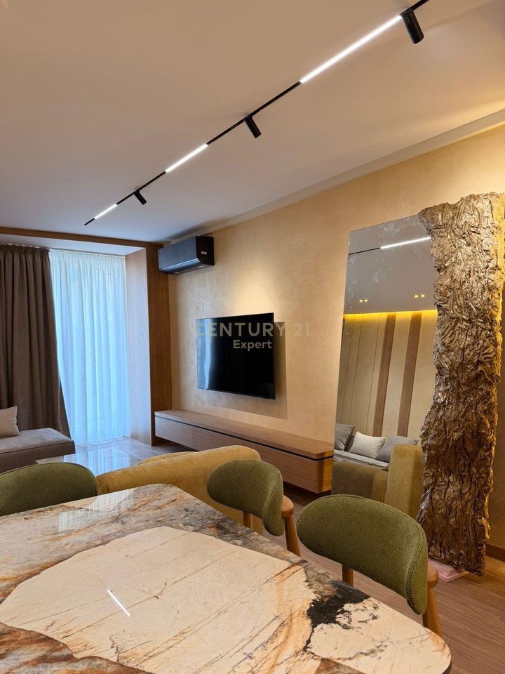 Appartamento 2+1+2+PP in affitto al Golden Tower, via Mine Peza, Tirana