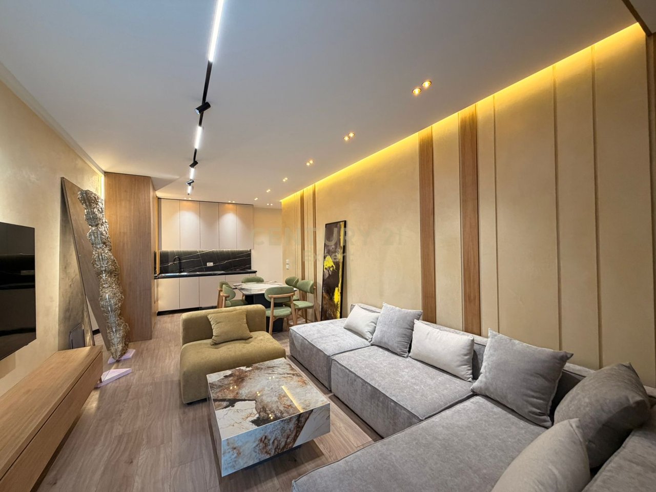 Appartamento 2+1+2+PP in affitto al Golden Tower, via Mine Peza, Tirana