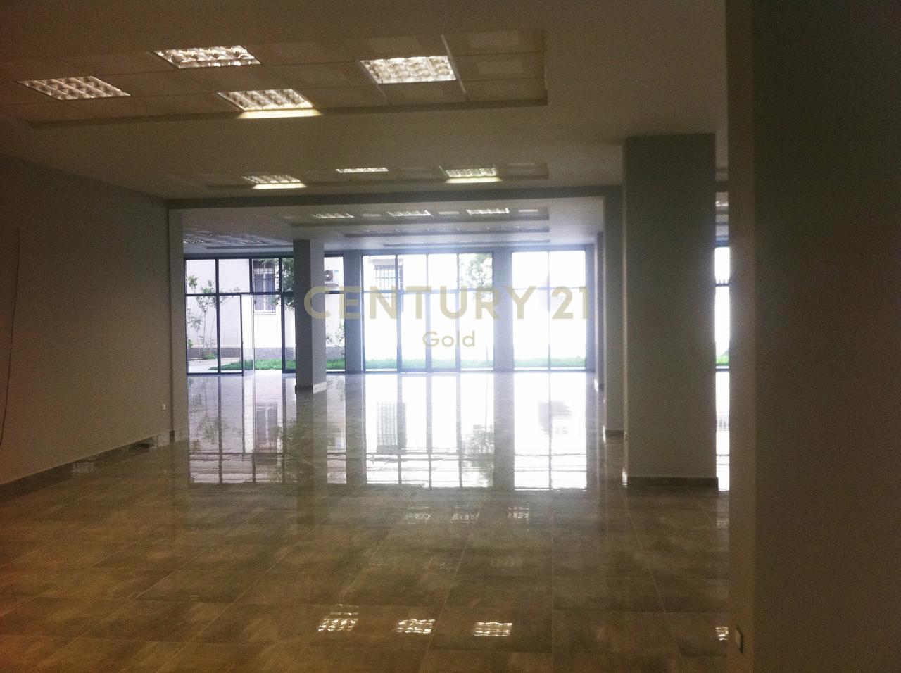 AMBIENT KOMERCIAL (ZYRA) PER QIRA TE SELVIA!