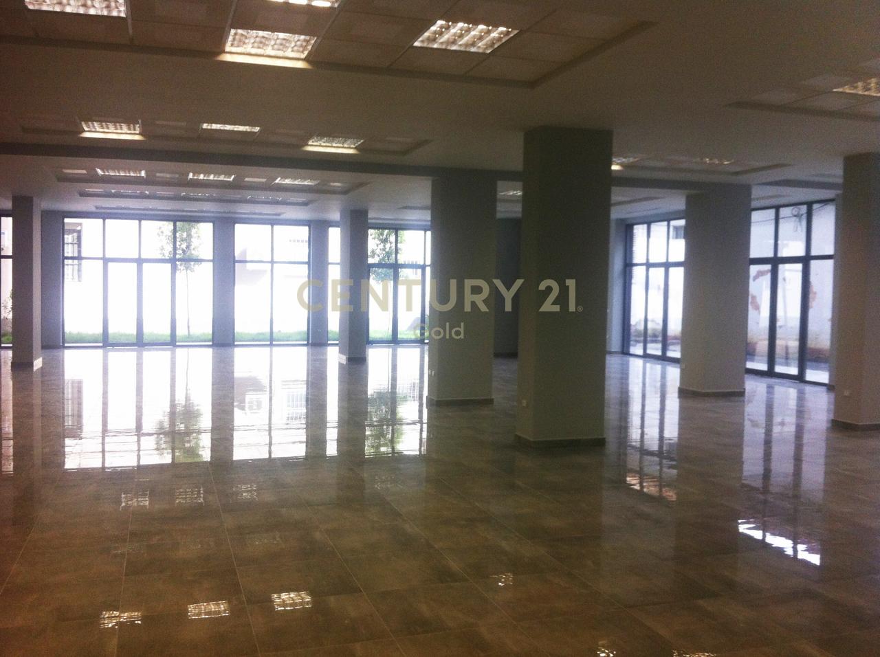 AMBIENT KOMERCIAL (ZYRA) PER QIRA TE SELVIA!