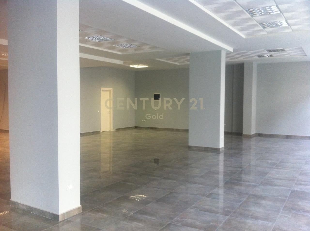 AMBIENT KOMERCIAL (ZYRA) PER QIRA TE SELVIA!