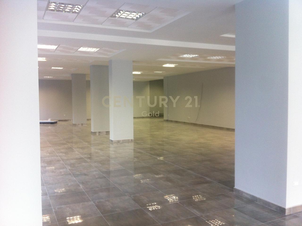 AMBIENT KOMERCIAL (ZYRA) PER QIRA TE SELVIA!