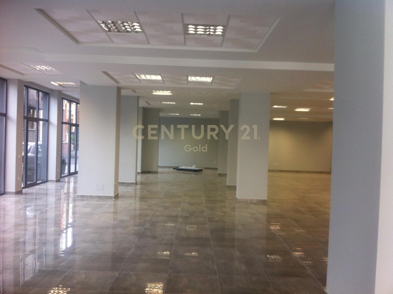 AMBIENT KOMERCIAL (ZYRA) PER QIRA TE SELVIA!