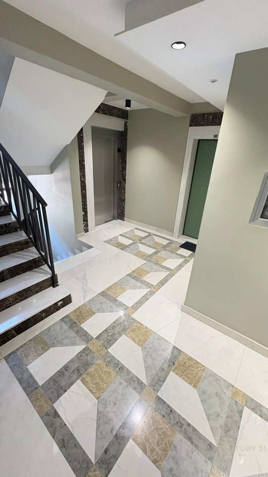 SHITET APARTAMENT 1+1 TE SHKOLLA E KUQE