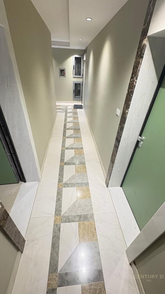 SHITET APARTAMENT 1+1 TE SHKOLLA E KUQE