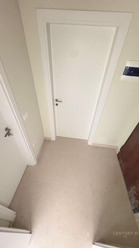 SHITET APARTAMENT 1+1 TE SHKOLLA E KUQE