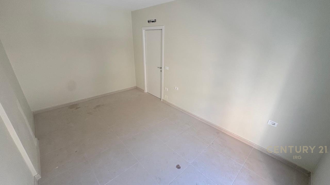 SHITET APARTAMENT 1+1 TE SHKOLLA E KUQE