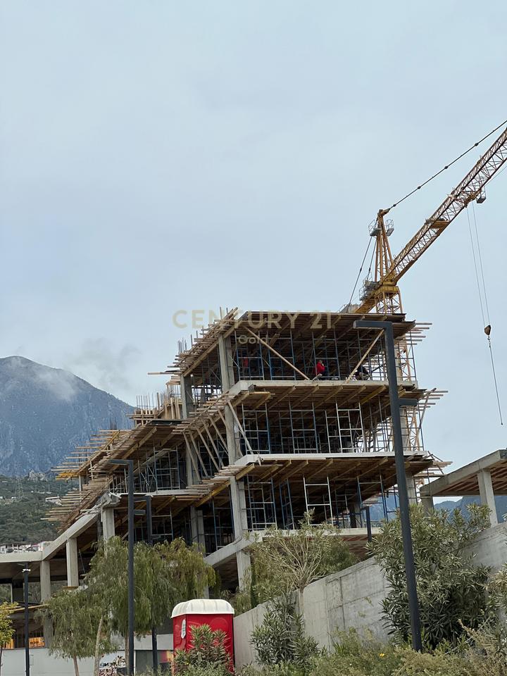 Appartamento 2+1+Ripostiglio+Veranda presso Residence "Square Village" Dhërmi