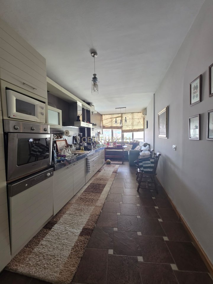 Appartamento 3+1+2 in vendita a Lapraka, complesso 'Gin Tash'