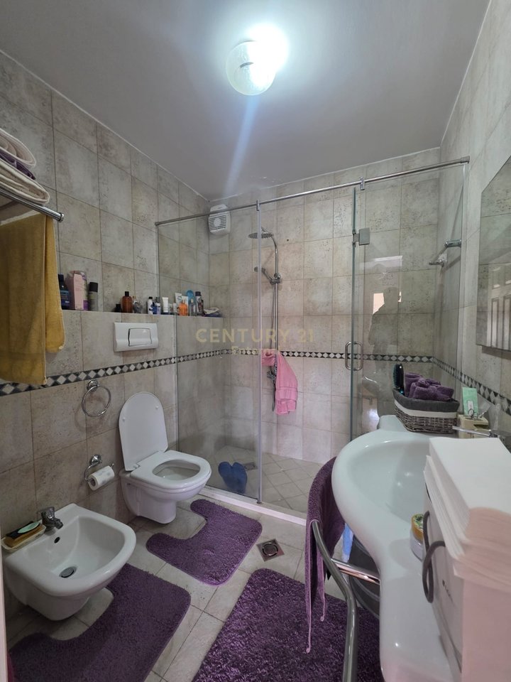 Appartamento 3+1+2 in vendita a Lapraka, complesso 'Gin Tash'