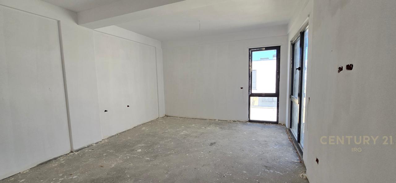 VILLA IN TURQUOISE MARINA!