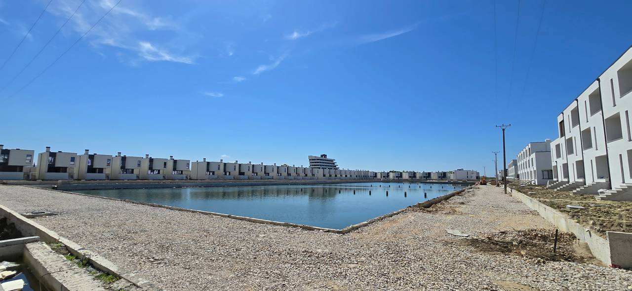 VILLA IN TURQUOISE MARINA!