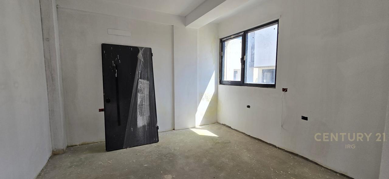 VILLA IN TURQUOISE MARINA!