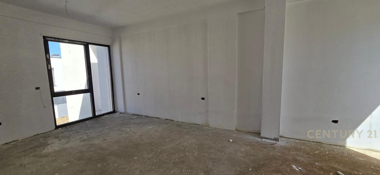 VILLA IN TURQUOISE MARINA!