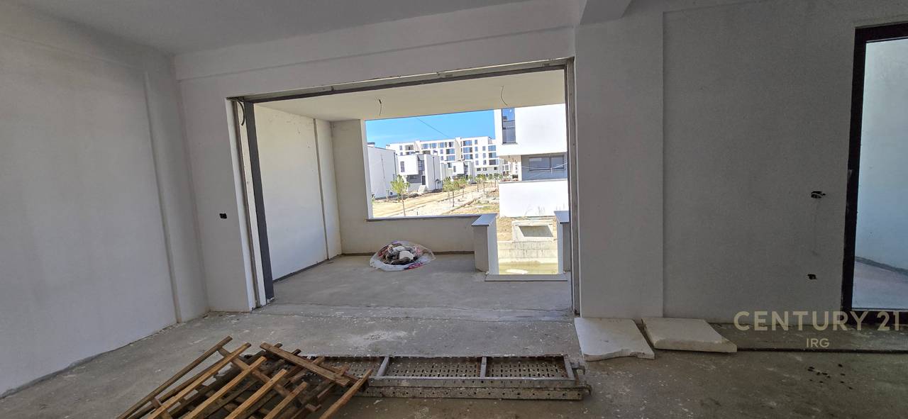 VILLA IN TURQUOISE MARINA!