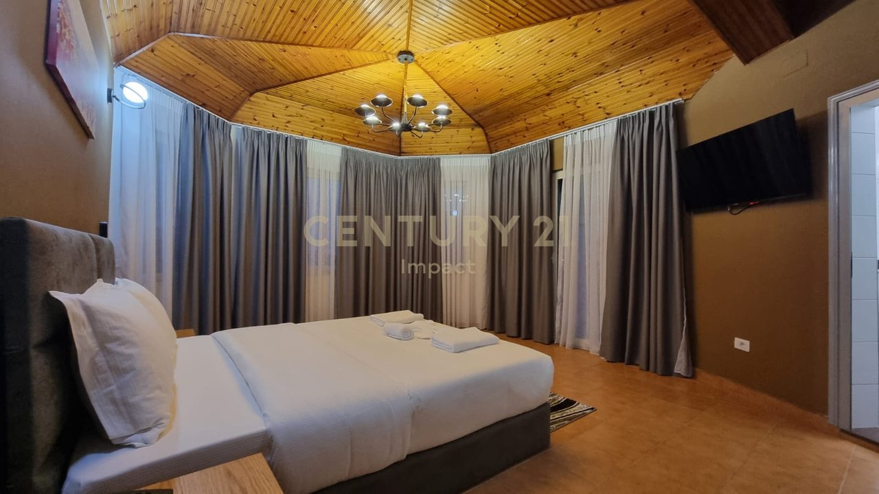Shitet hotel me 15 dhoma në Kombinat, Tiranë - 1,500,000 €!
