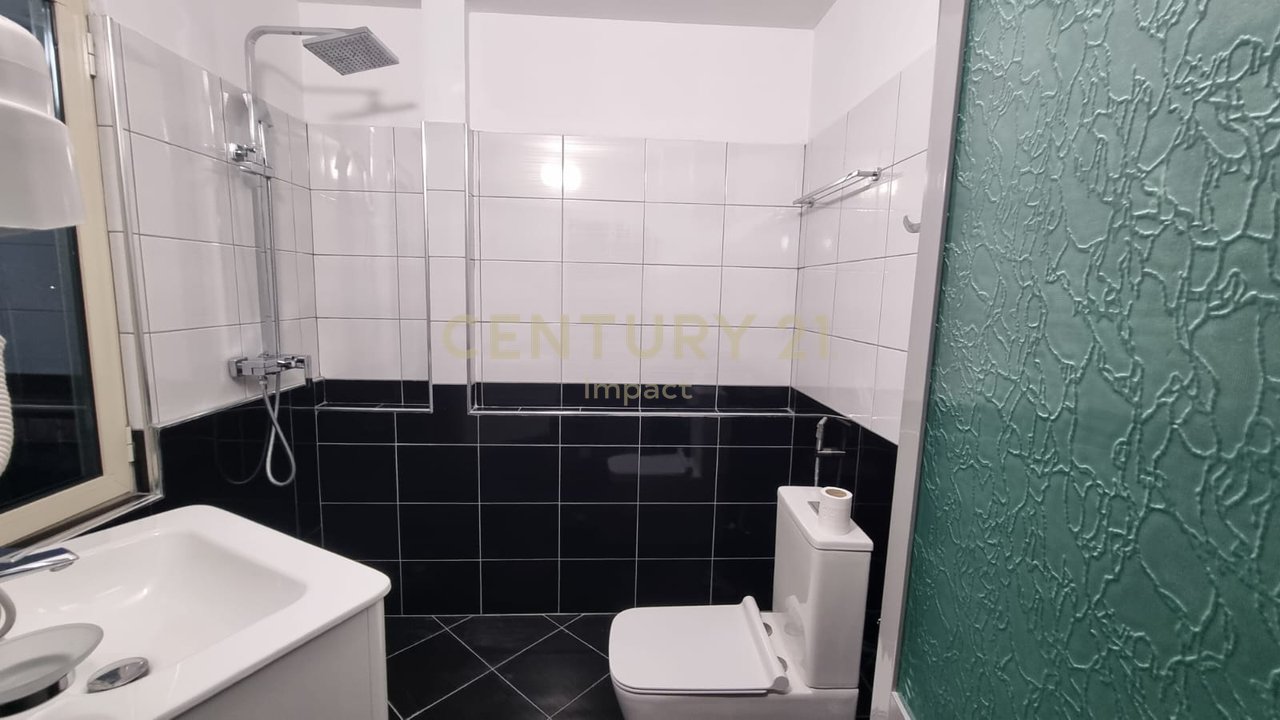 Shitet hotel me 15 dhoma në Kombinat, Tiranë - 1,500,000 €!