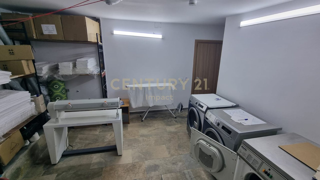 Shitet hotel me 15 dhoma në Kombinat, Tiranë - 1,500,000 €!