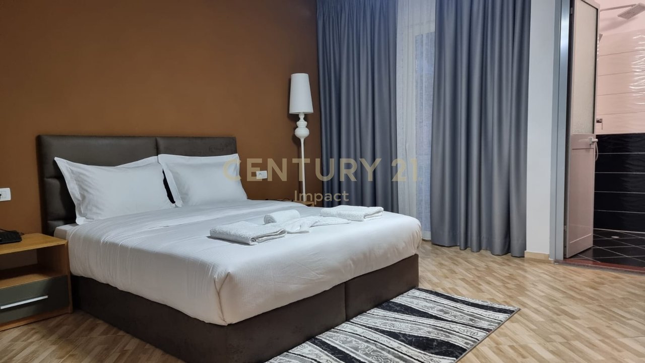 JEPET ME QIRA hotel me 15 dhoma në Kombinat,  5.000€!