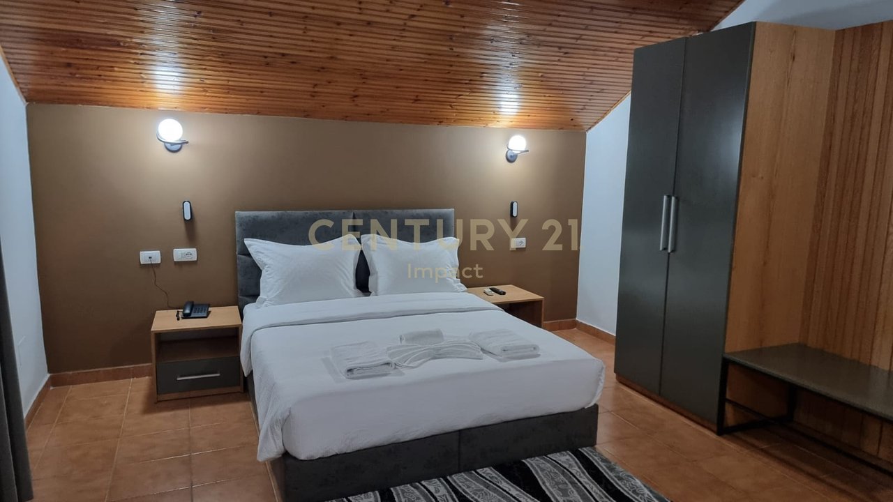 JEPET ME QIRA hotel me 15 dhoma në Kombinat,  5.000€!