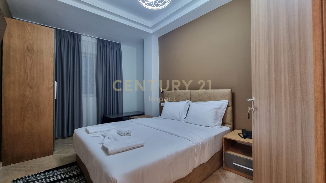 JEPET ME QIRA hotel me 15 dhoma në Kombinat,  5.000€!