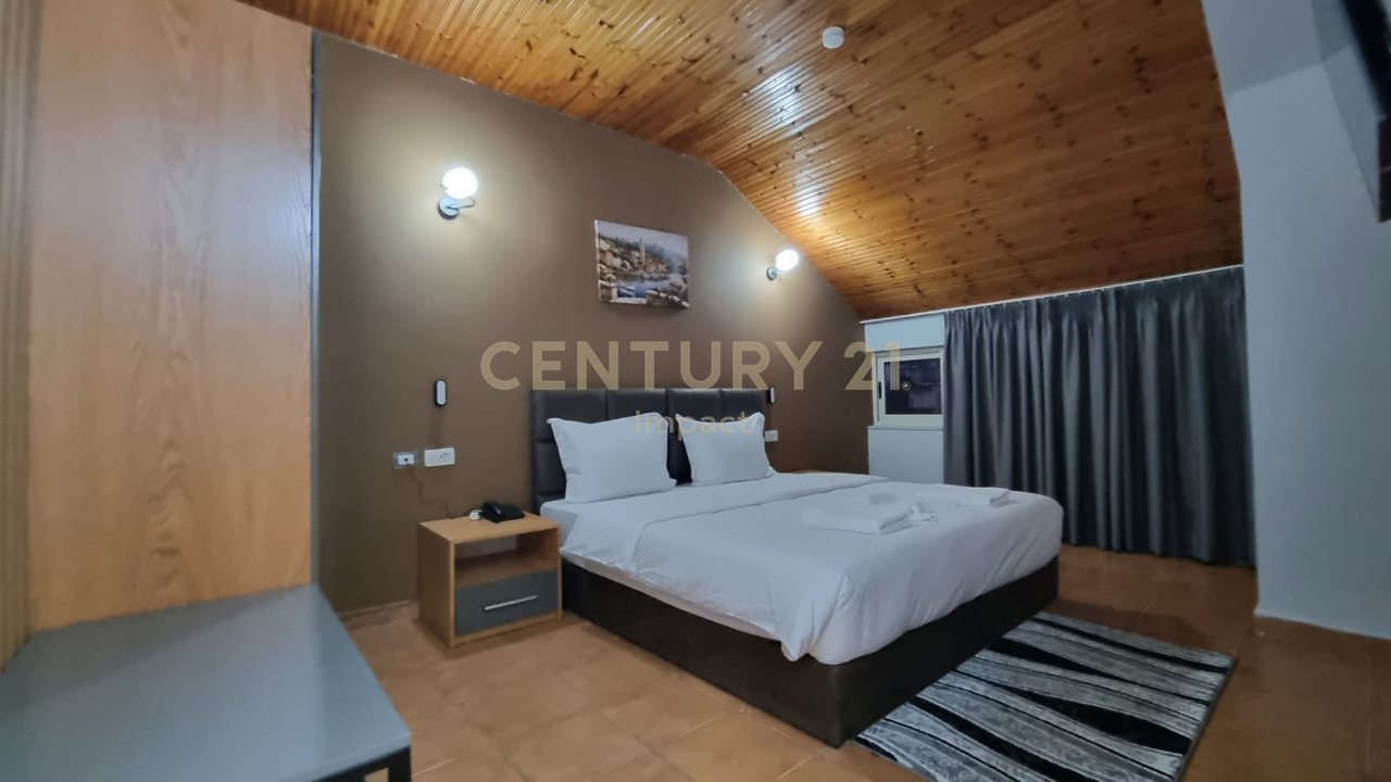 JEPET ME QIRA hotel me 15 dhoma në Kombinat,  5.000€!
