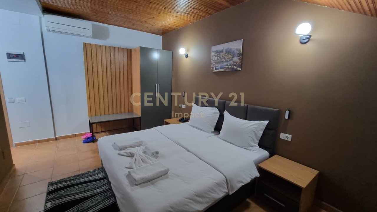 JEPET ME QIRA hotel me 15 dhoma në Kombinat,  5.000€!