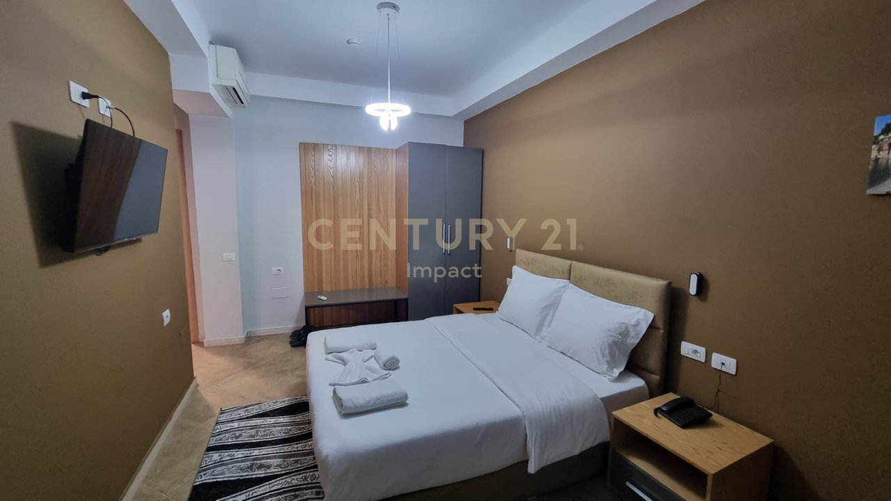 JEPET ME QIRA hotel me 15 dhoma në Kombinat,  5.000€!