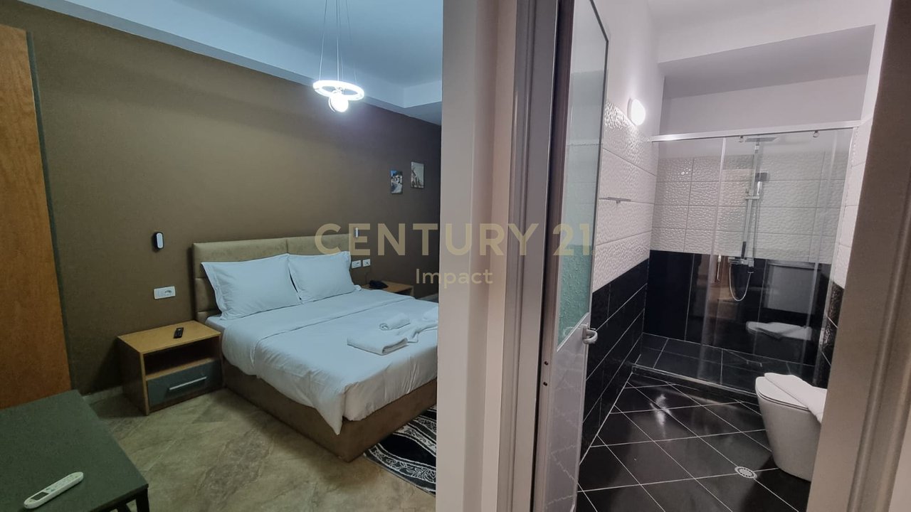 JEPET ME QIRA hotel me 15 dhoma në Kombinat,  5.000€!