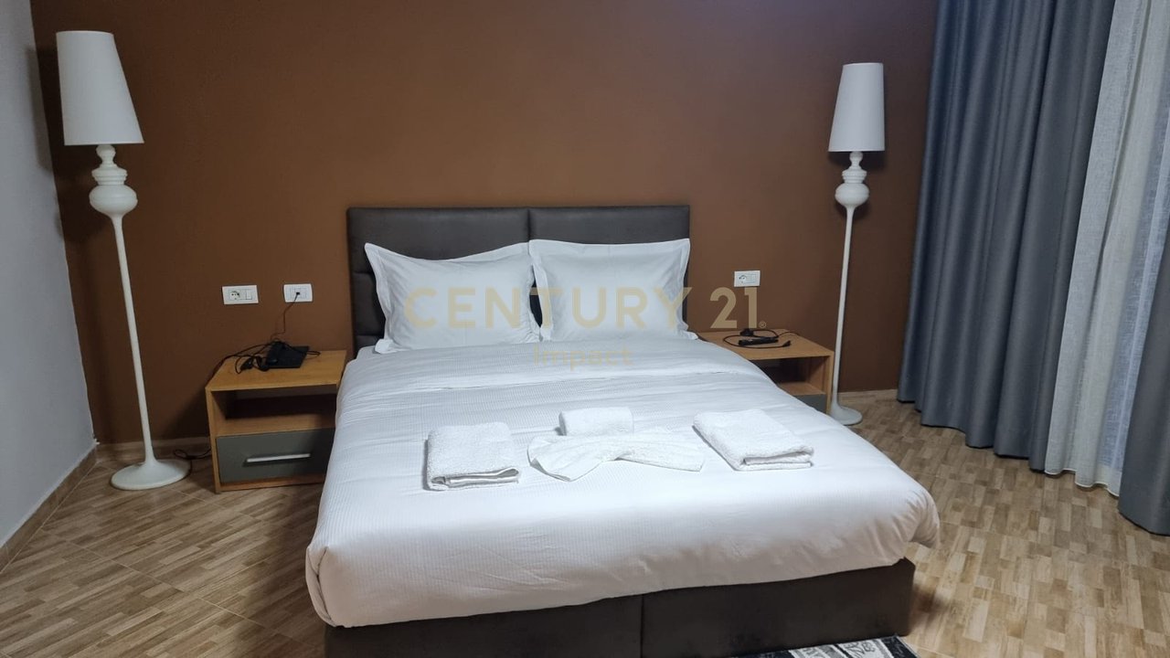 JEPET ME QIRA hotel me 15 dhoma në Kombinat,  5.000€!