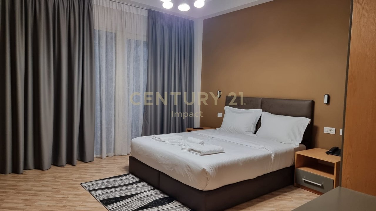 JEPET ME QIRA hotel me 15 dhoma në Kombinat,  5.000€!