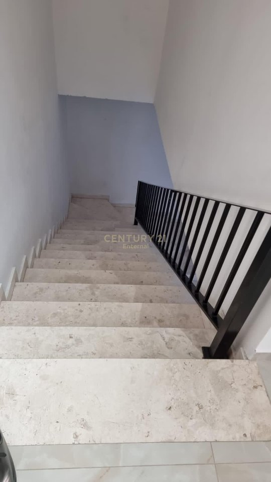 Unità commerciale in affitto presso Farmacia 10