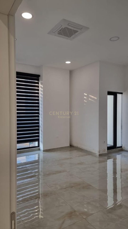 Unità commerciale in affitto presso Farmacia 10