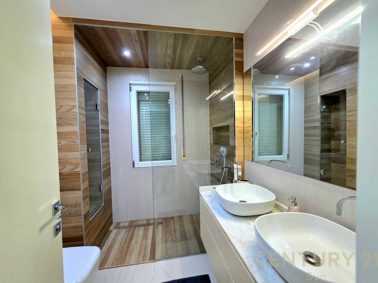 APARTAMENT 2+1+2 QIRA PRANE LIQENIT ARTIFICIAL