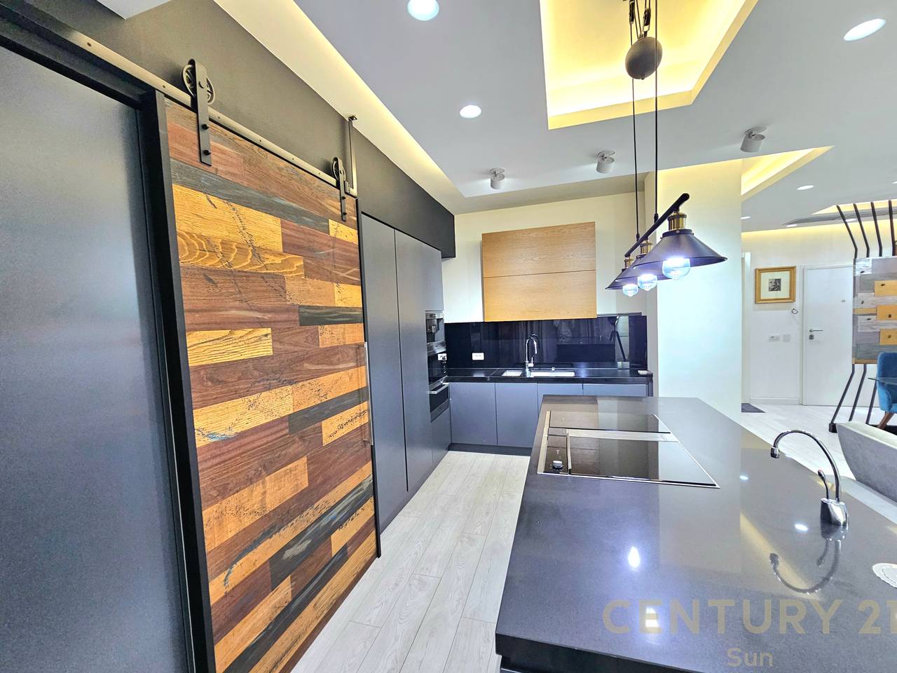 APARTAMENT 2+1+2 QIRA PRANE LIQENIT ARTIFICIAL