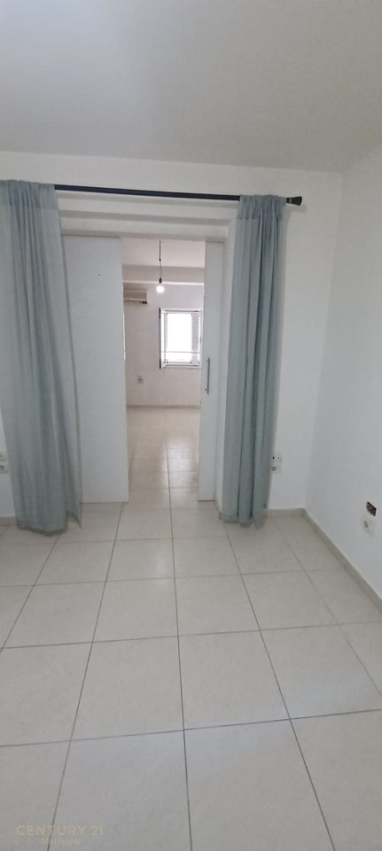 In affitto 3+1+2 a Xhamllik