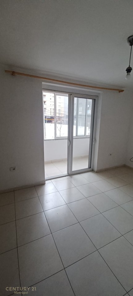 In affitto 3+1+2 a Xhamllik