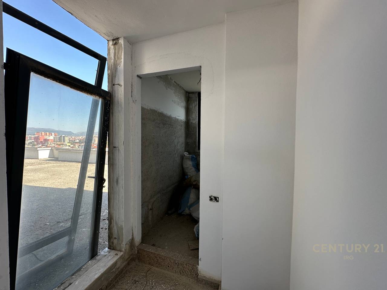 Attico in vendita con terrazza di 192 m2 a Yzberish!